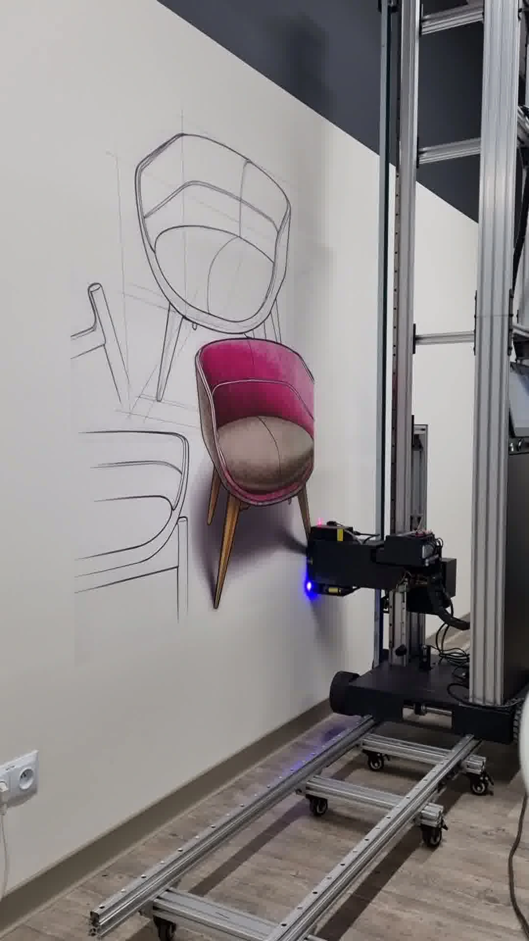 Druk UV różowe krzesła na białej ścianie