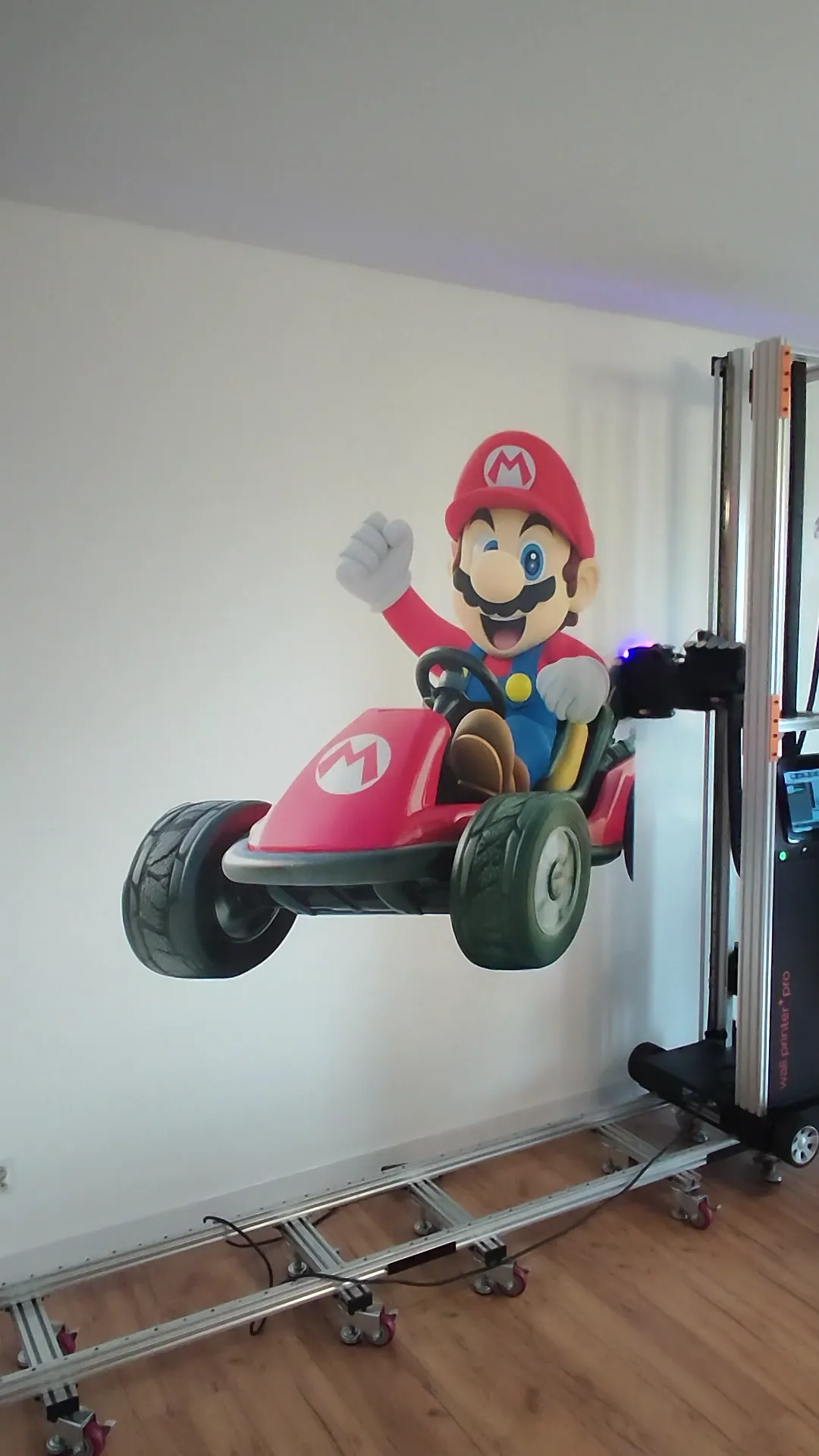 Mario w gokarcie - druk uv na ścianie